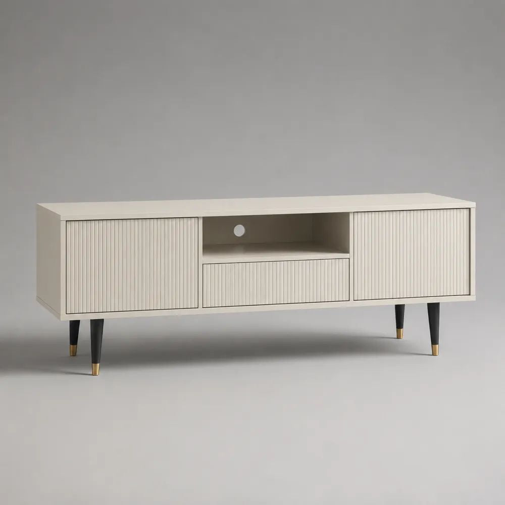 Mobile TV rettangolare in legno con 2 ante scanalate, cassetto e vano aperto, bianco crema, nero e ottone, 140 x 40 x 60 cm