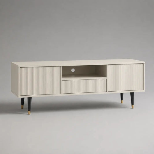 Mobile TV rettangolare in legno con 2 ante scanalate, cassetto e vano aperto, bianco crema, nero e ottone, 140 x 40 x 60 cm